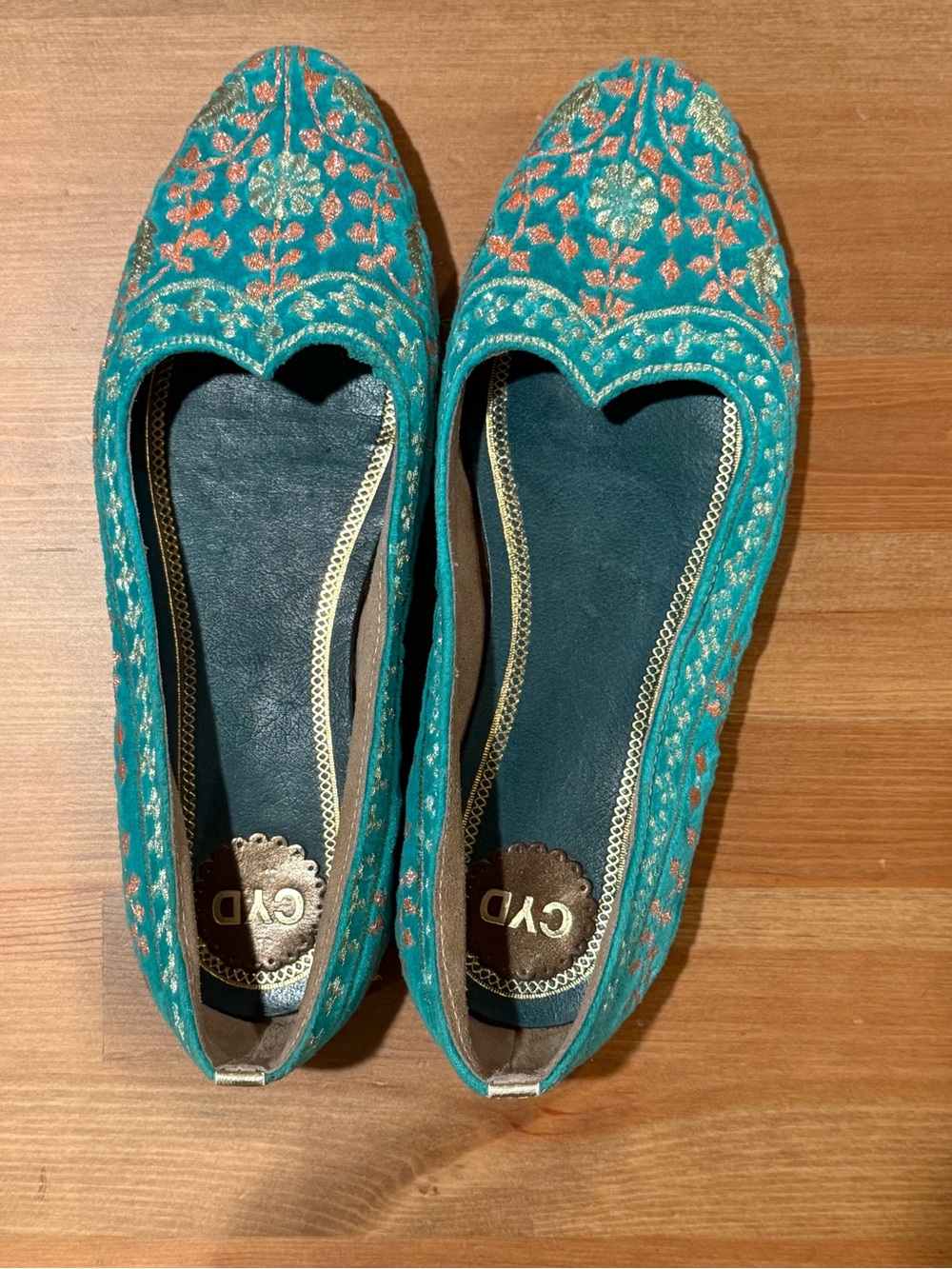 CYD Cydney Mandel Embroidered Velvet Flats Teal Gold Size 8